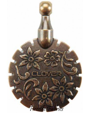 CLOVER THREAD CUTTER PENDANT - ANTIQUE GOLD CLOVER THREAD CUTTER PENDANT - ANTIQUE GOLD
